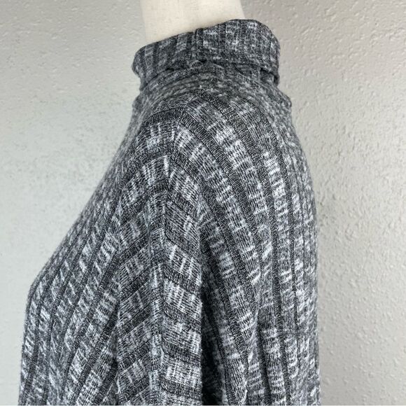 American Eagle Outfitters Gray Oversized Turtleneck Sweater Size XS EUC - Picture 4 of 8